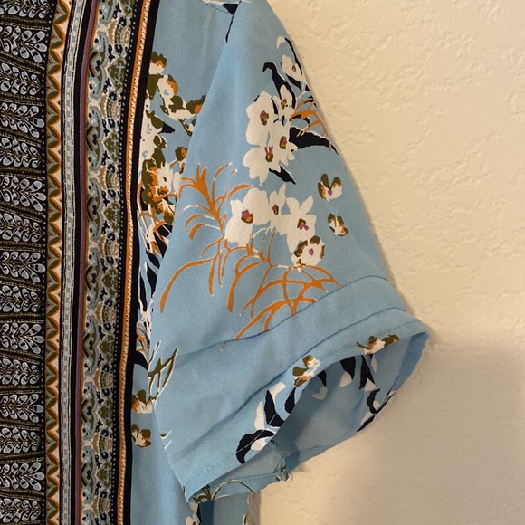 Small flowy top - Picture 2 of 8